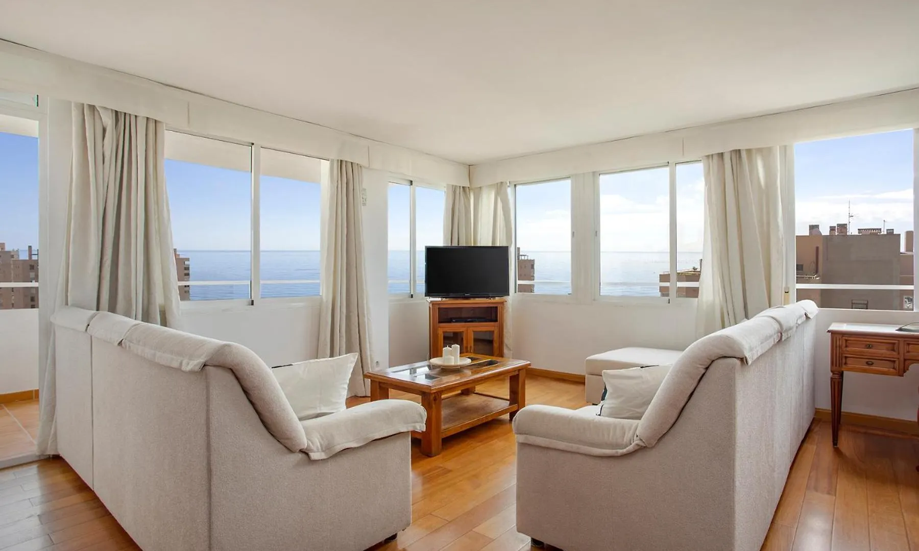 Playamar Flat In The Beach With Pool, Tennis And Paddle Court, Gardens Торремолинос