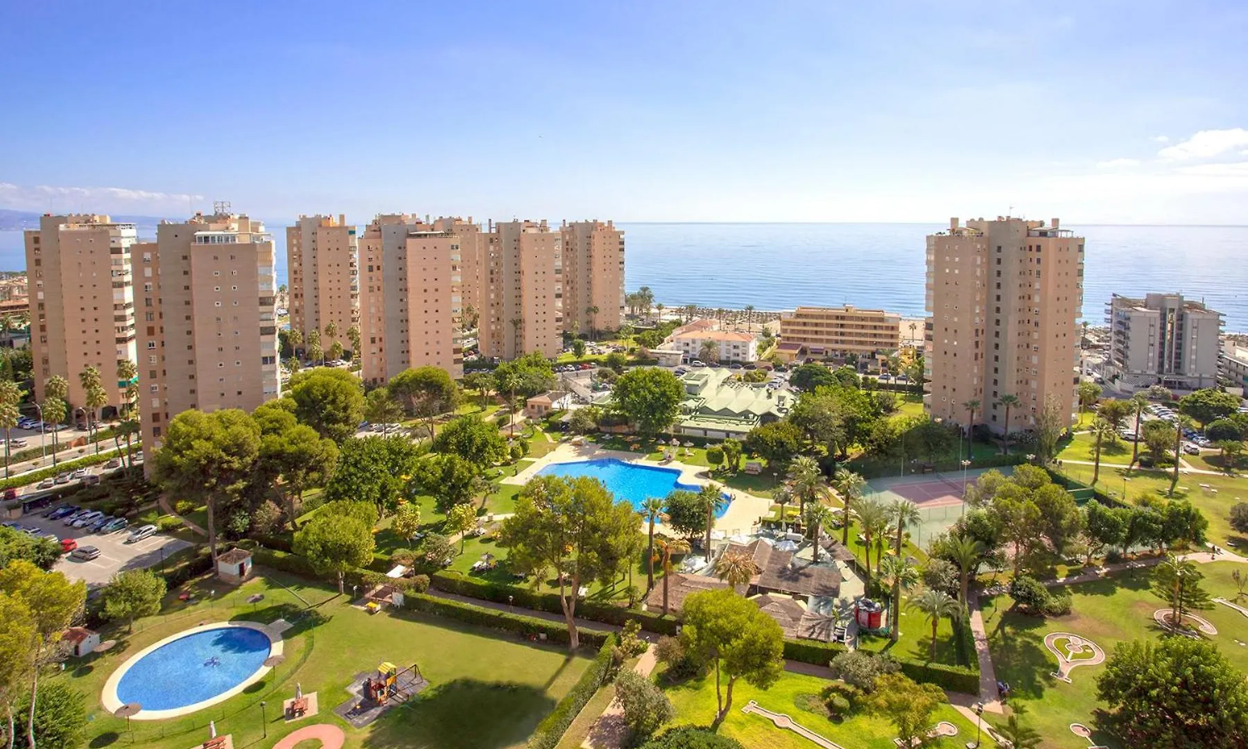Playamar Flat In The Beach With Pool, Tennis And Paddle Court, Gardens Торремолинос